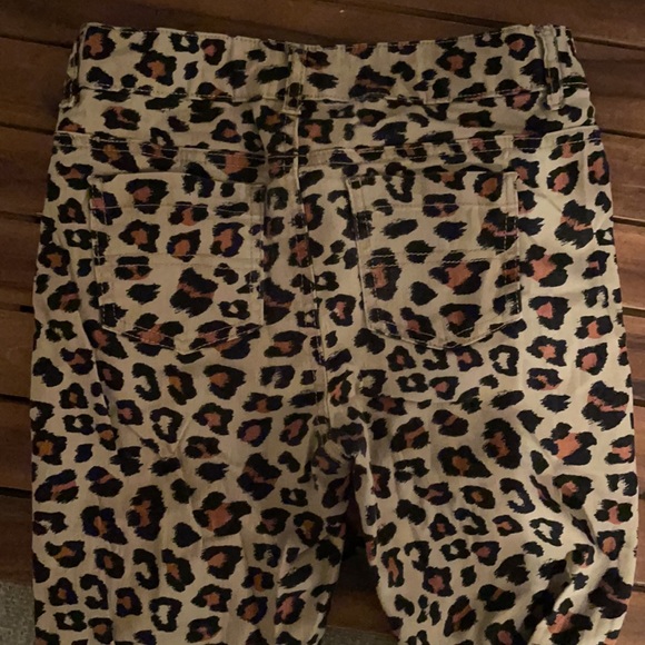 Non distressed leopard girls jeans - Picture 2 of 3